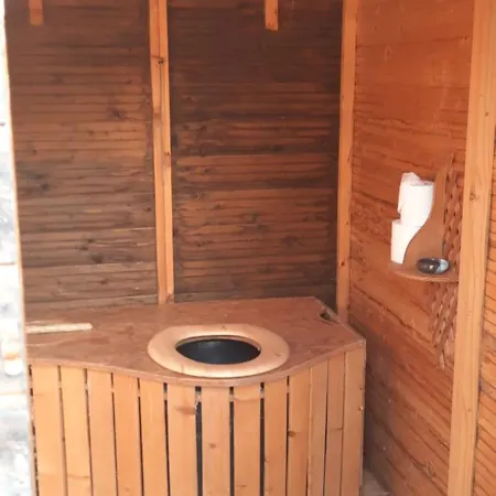 Une Roulotte Cosy Entre Vigne Et Foret Oda ve Kahvaltı *