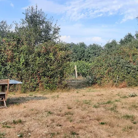 Roulotte Cosy Entre Vigne Et Foret Bed and breakfast