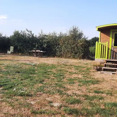 Une Roulotte Cosy Entre Vigne Et Foret *