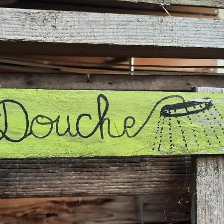 Une Roulotte Cosy Entre Vigne Et Foret